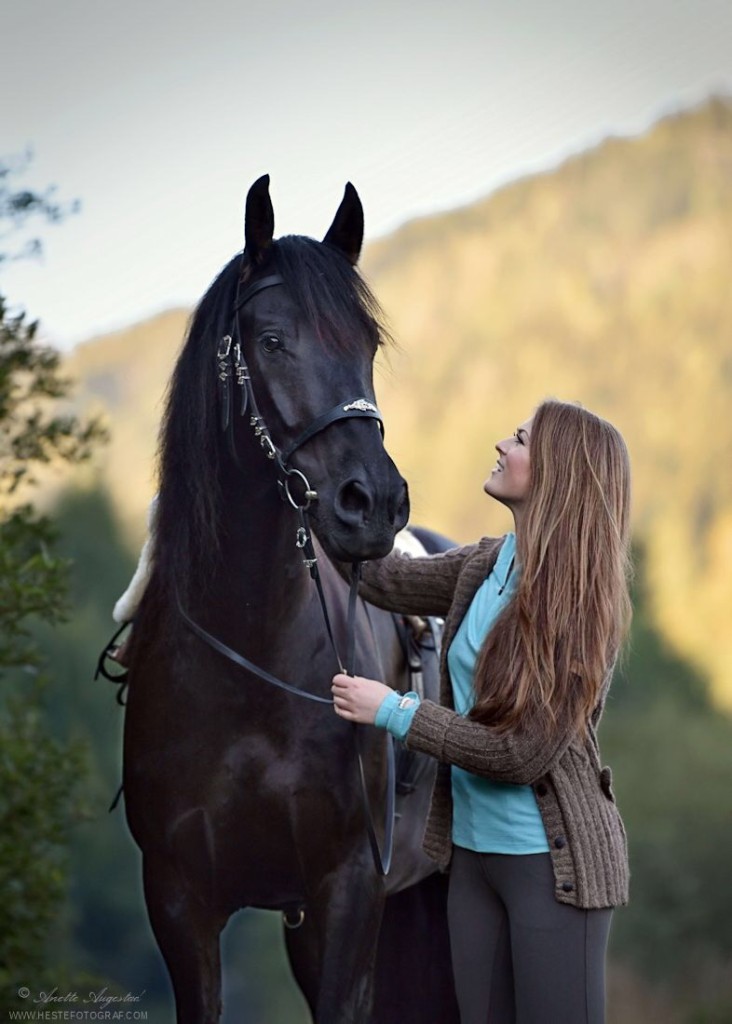 kate from living pretty naturally and horse